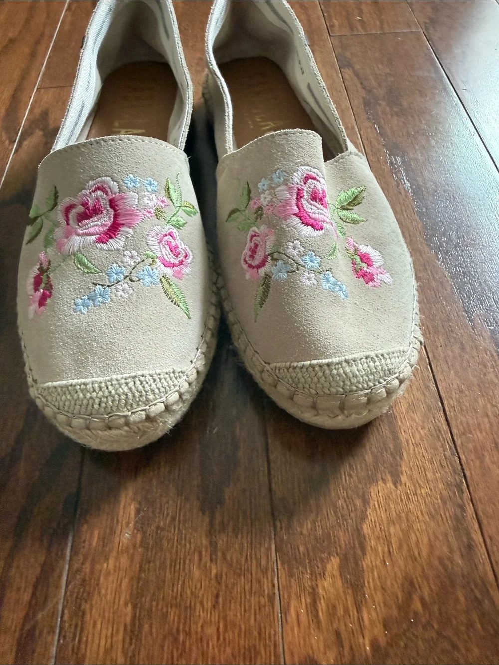 Fabiolas Beige Embroidered Floral Espadrilles size 40 New w/o Box